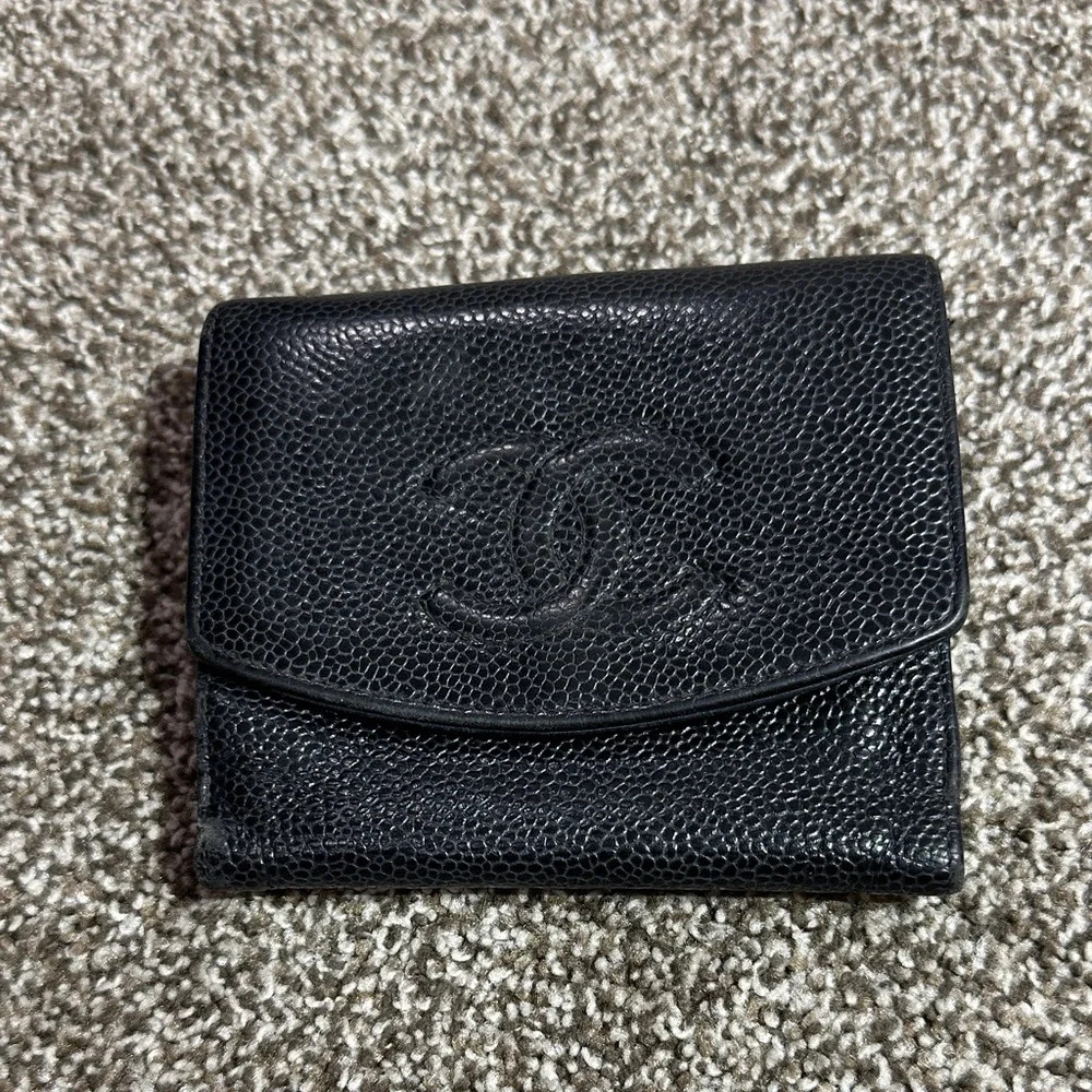 CHANEL AUTHENTIC Black Caviar Leather Card Holder with Embossed CC - Picture 1 of 16